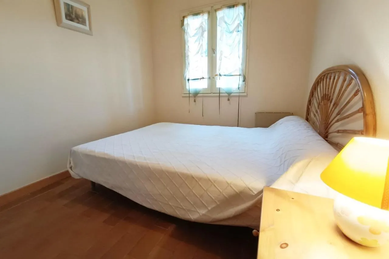 Bright Cocoon With Shared Pool In Bandol Lejlighed